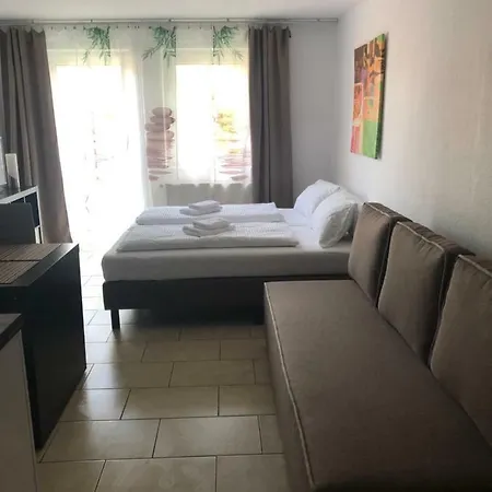 Apartment Zentrum , 900 M Zum *